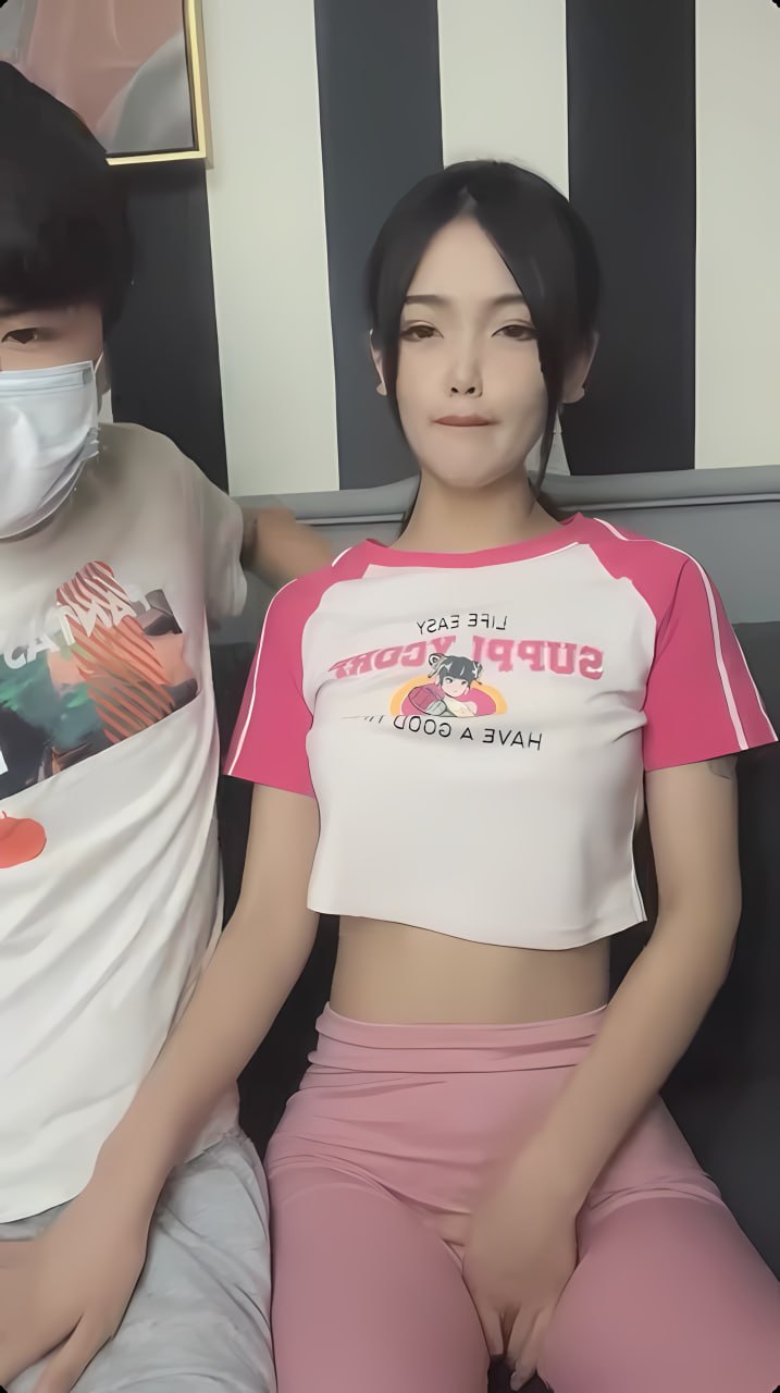 小女孩美女美美女脱衣服女少脱女胸美女脱衣服脱内衣...